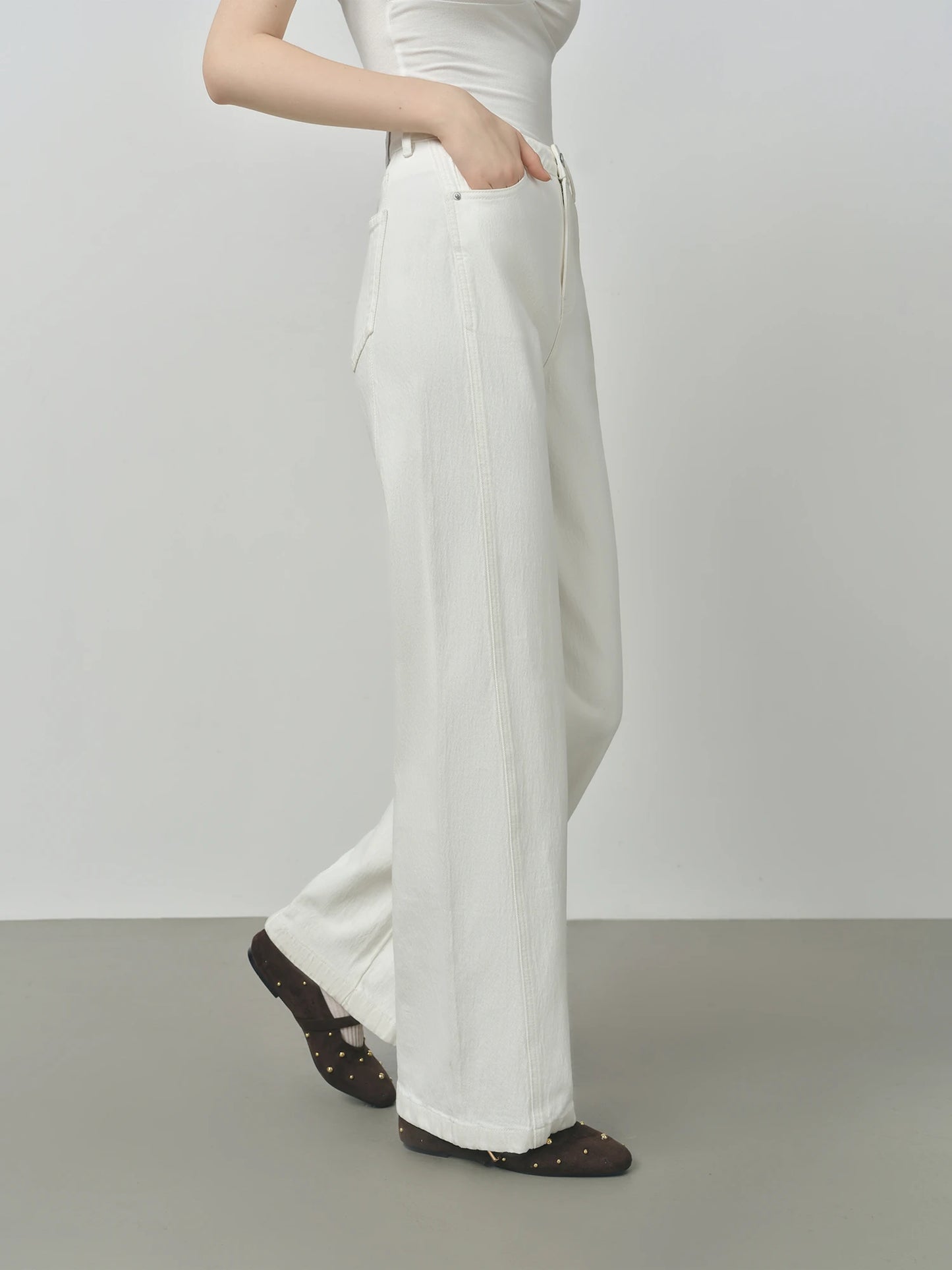  ג’ינס סטרייט קלאסי לבן הליכה