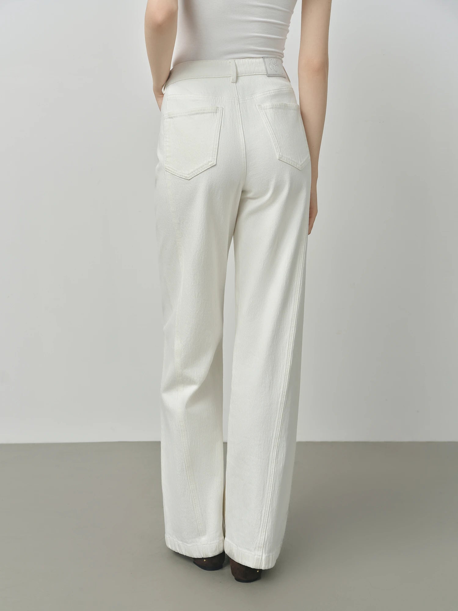  ג’ינס סטרייט קלאסי  לבן מאחורה