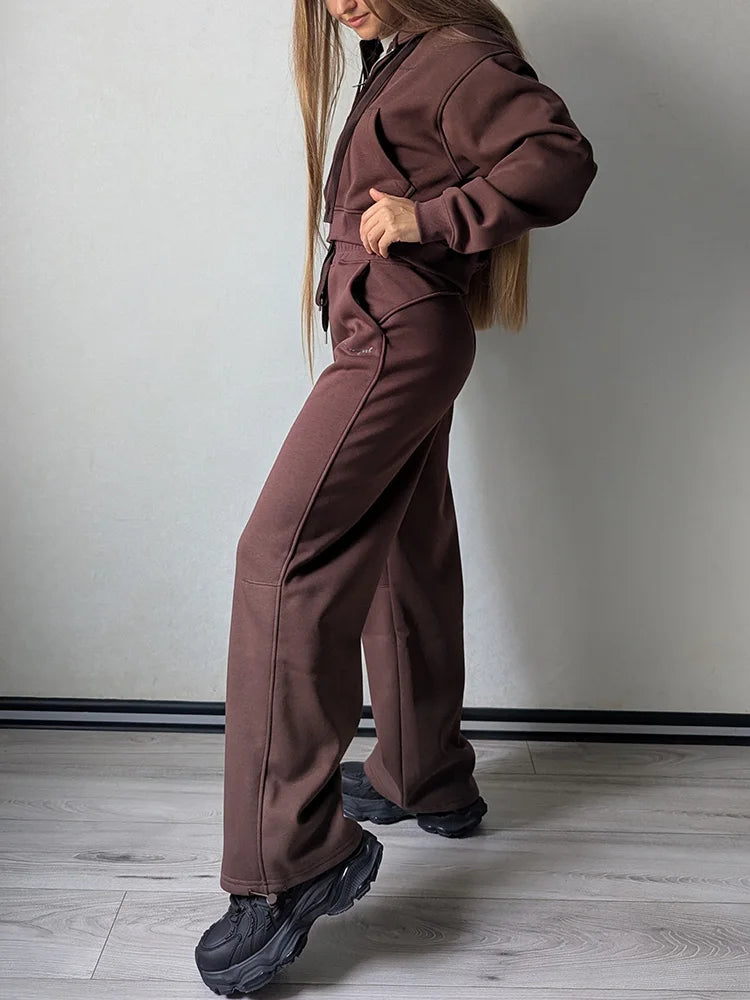 חליפת טרנינג פליז מהצד